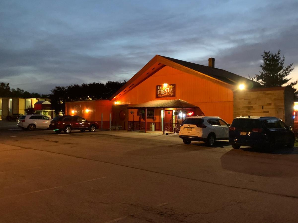 Red Carpet Inn&Suites Ebensburg Buitenkant foto