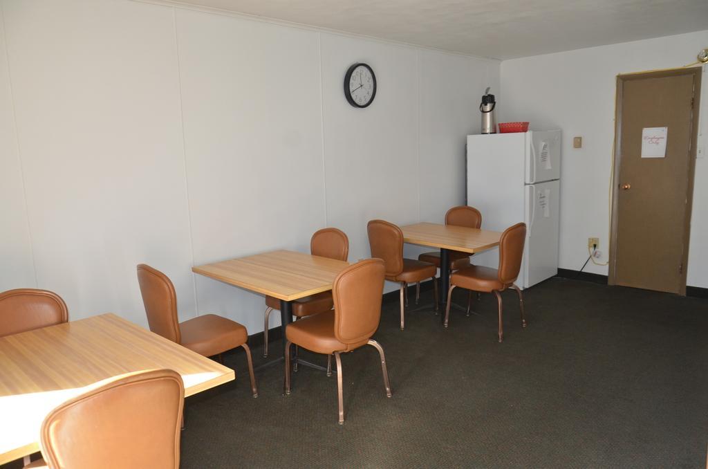 Red Carpet Inn&Suites Ebensburg Buitenkant foto