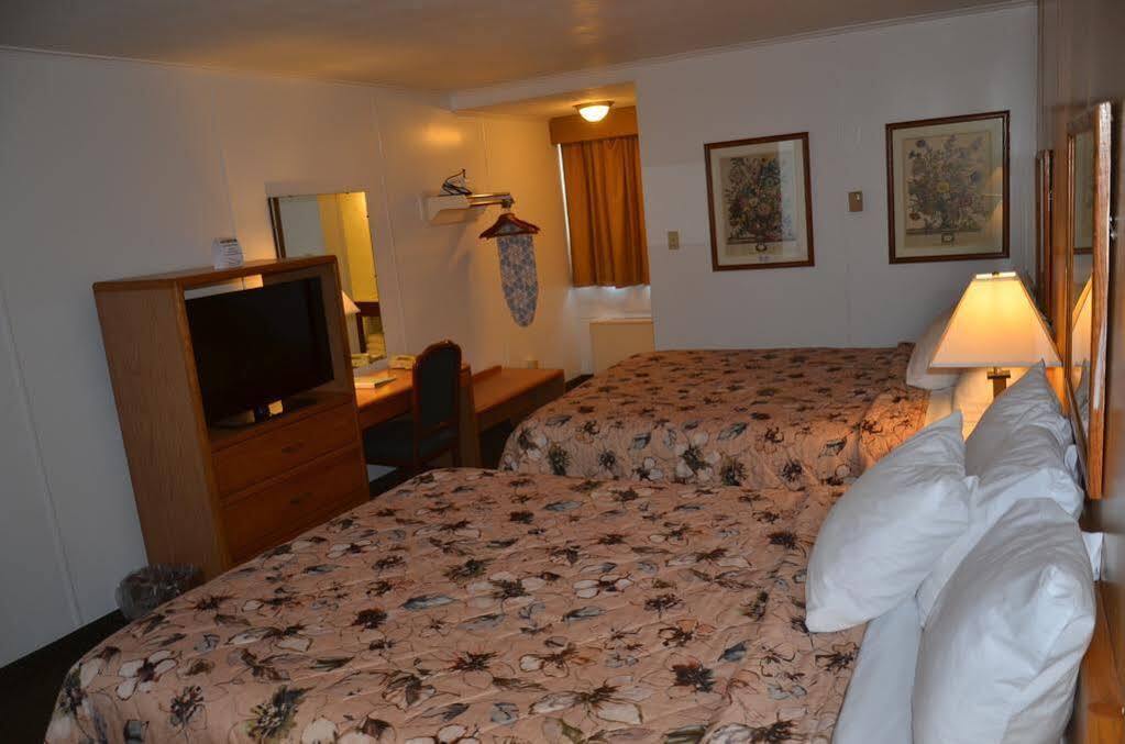 Red Carpet Inn&Suites Ebensburg Buitenkant foto