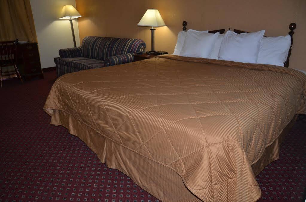 Red Carpet Inn&Suites Ebensburg Buitenkant foto